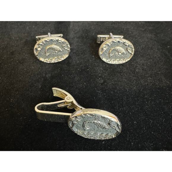 SET OF  SARA COVENTRY CUFFLINKS & TIE PIN Fish Themed - Picture 1 of 4